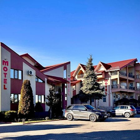 Hotel Levisticum 巴克乌 外观 照片