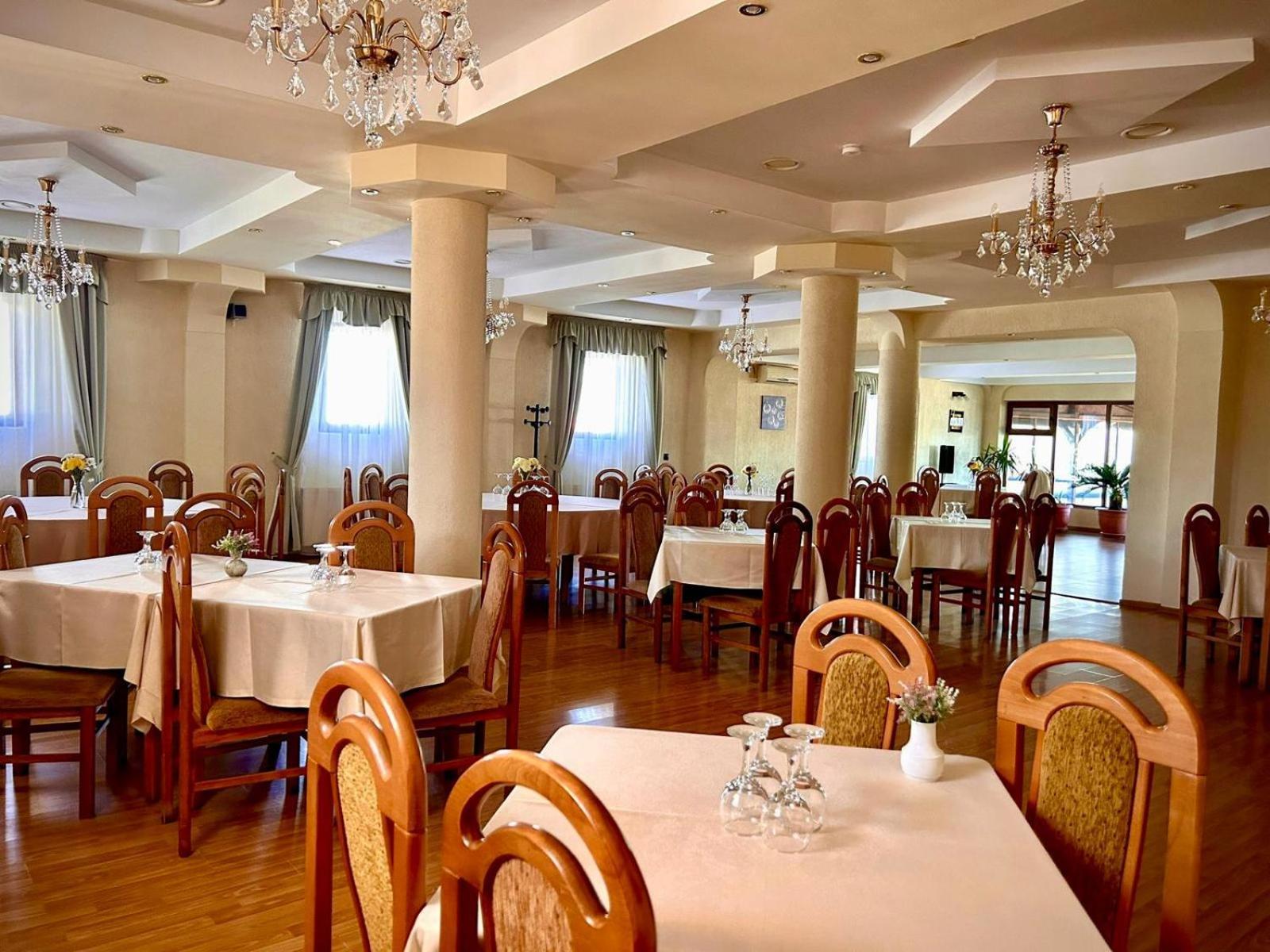 Hotel Levisticum 巴克乌 外观 照片