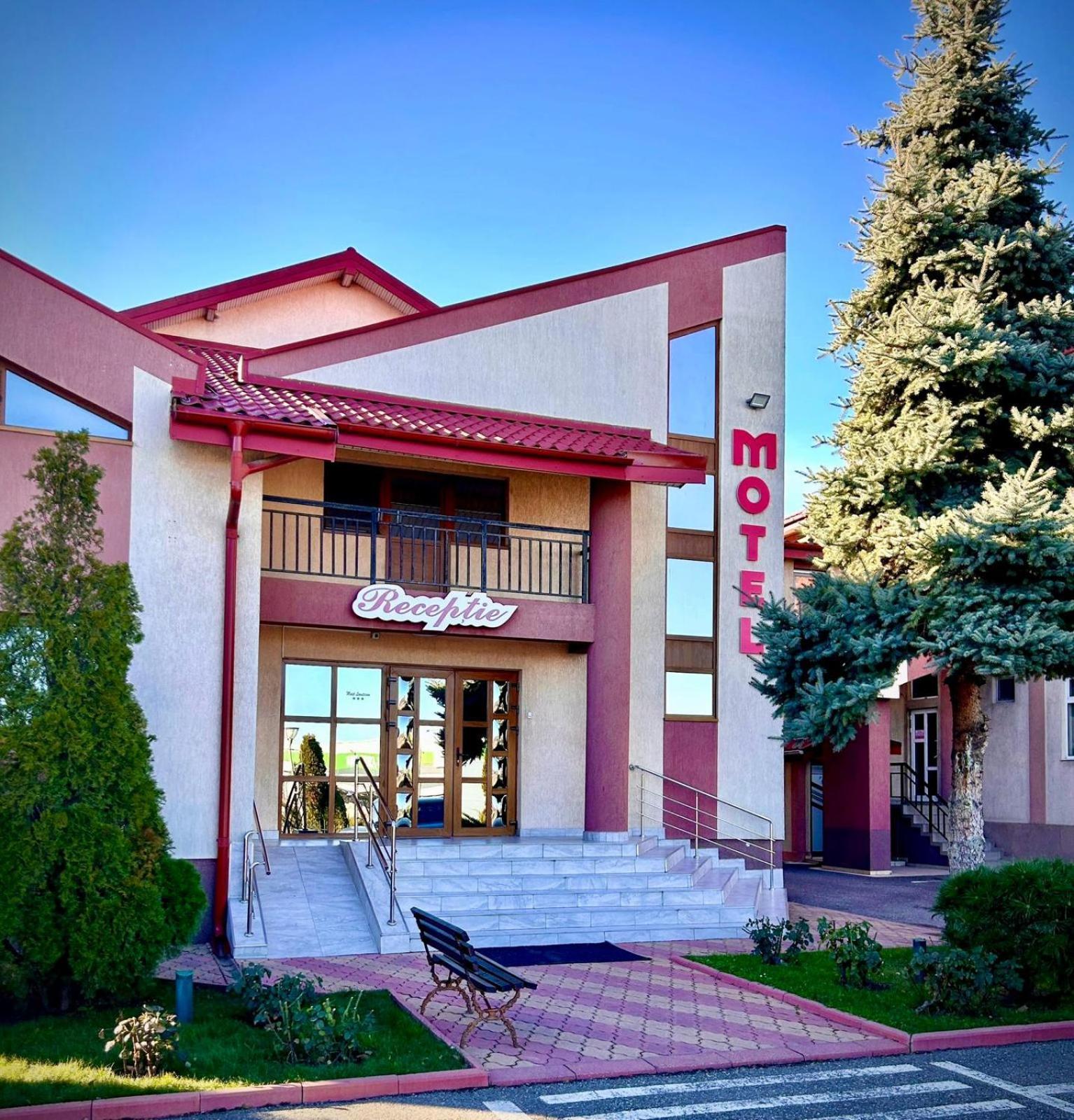 Hotel Levisticum 巴克乌 外观 照片